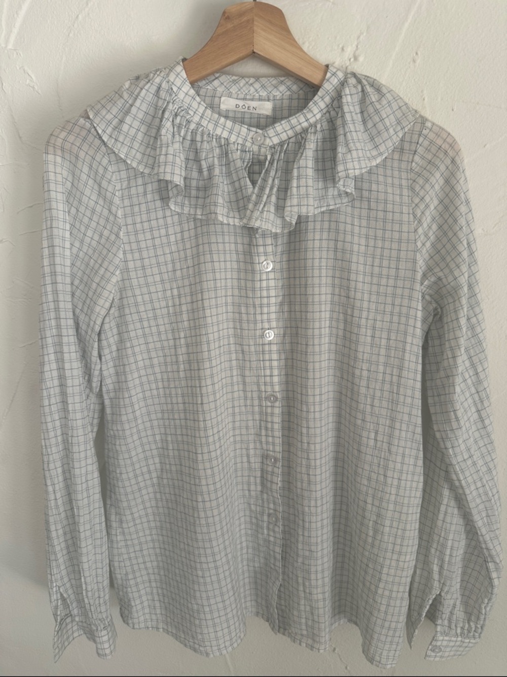 Doen Light Blue & White Plaid Ruffle-Neck Button Blouse